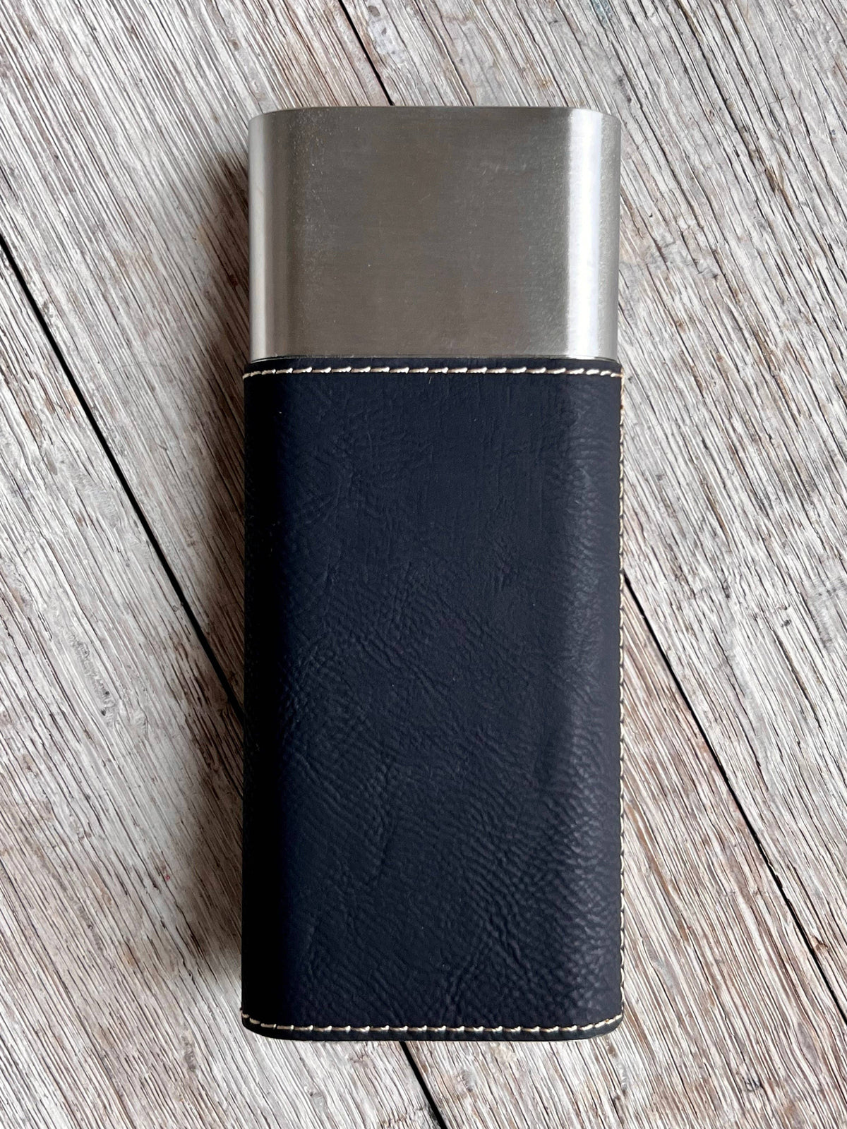 Laserable Leatherette Cigar Case w/Flask: BLACK (engraves gold)