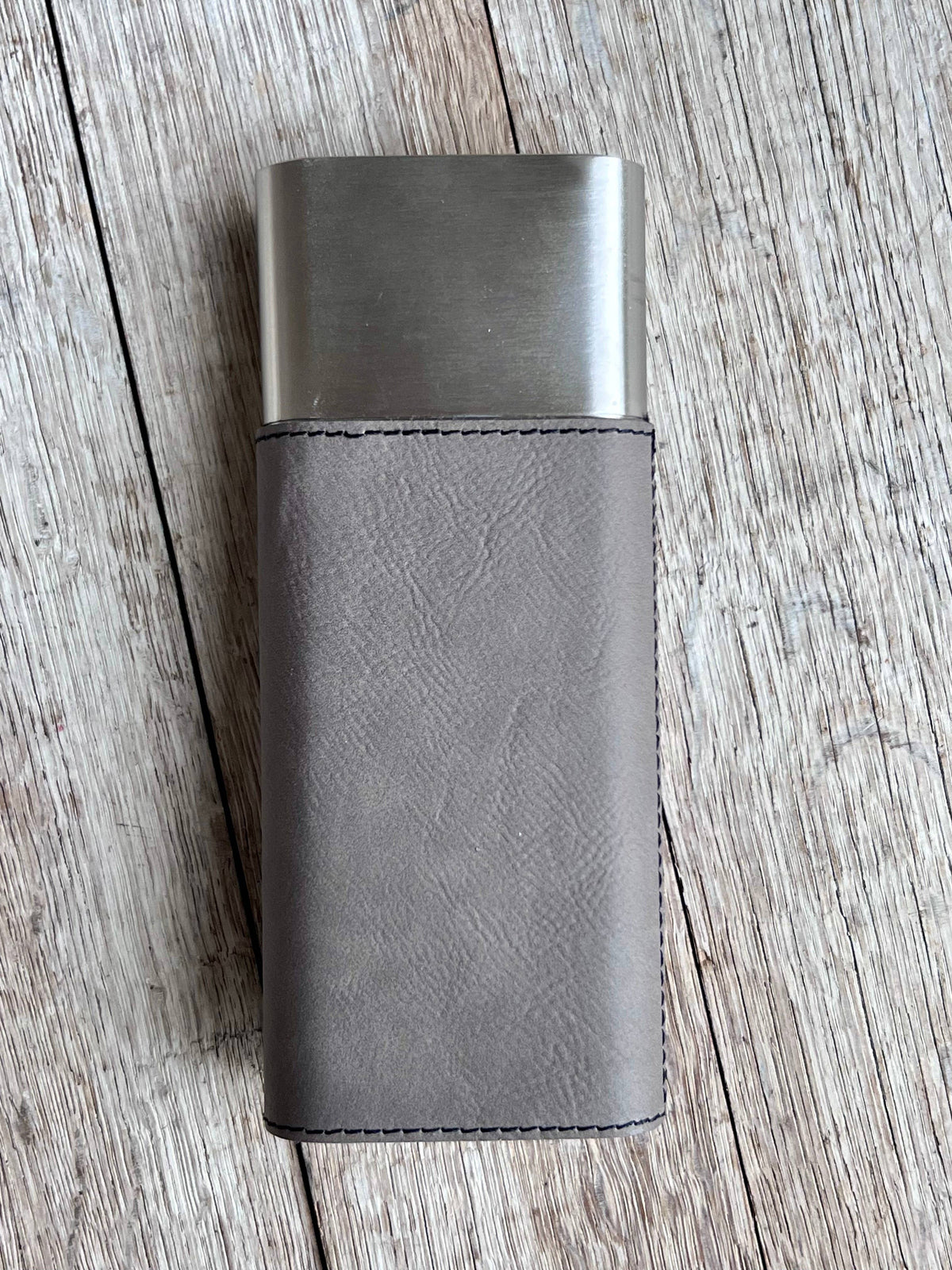 Laserable Leatherette Cigar Case w/Flask: BLACK (engraves gold)