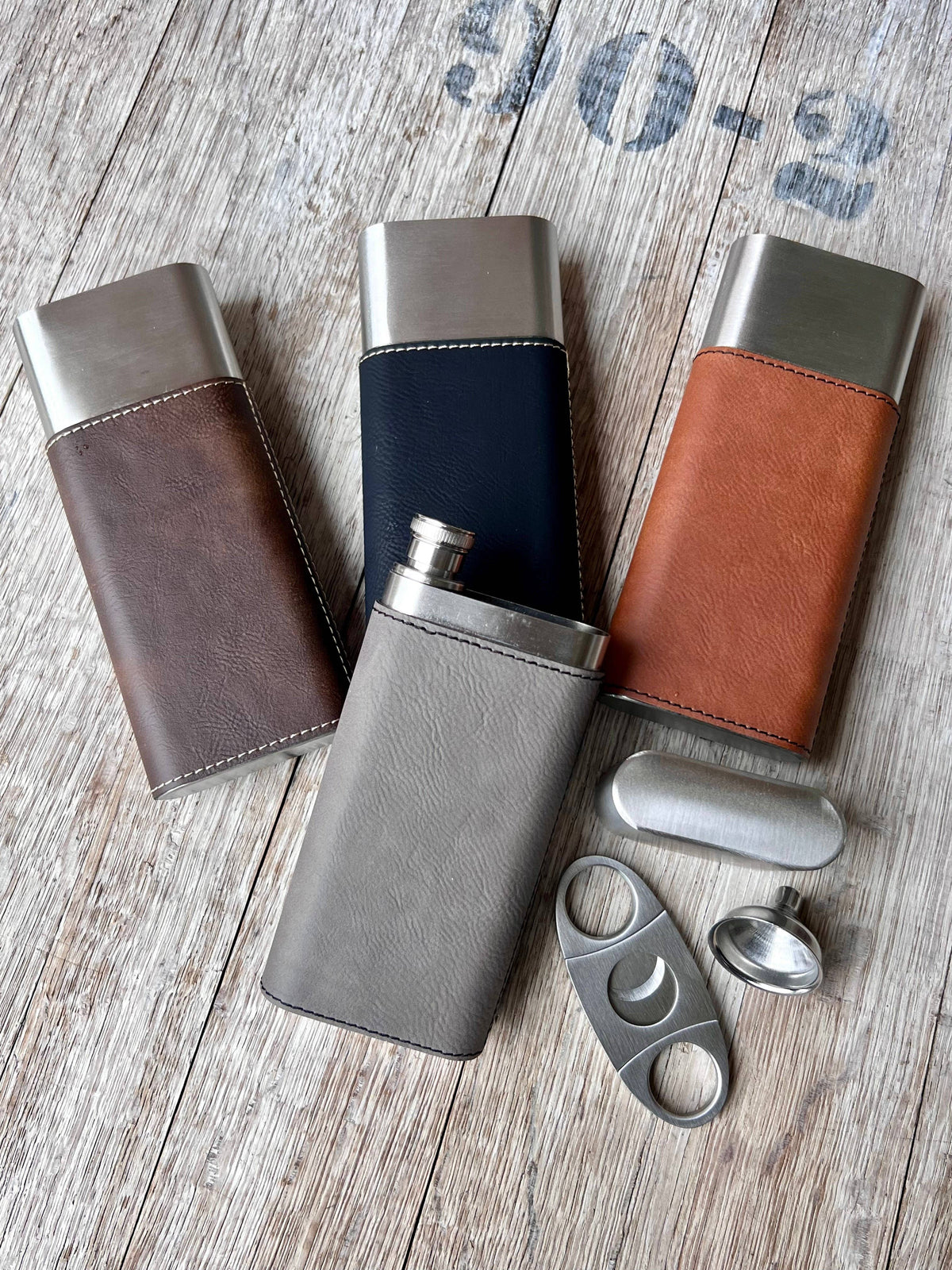 Laserable Leatherette Cigar Case w/Flask: BLACK (engraves gold)