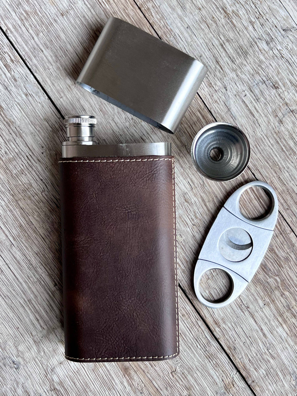 Laserable Leatherette Cigar Case w/Flask: BLACK (engraves gold)