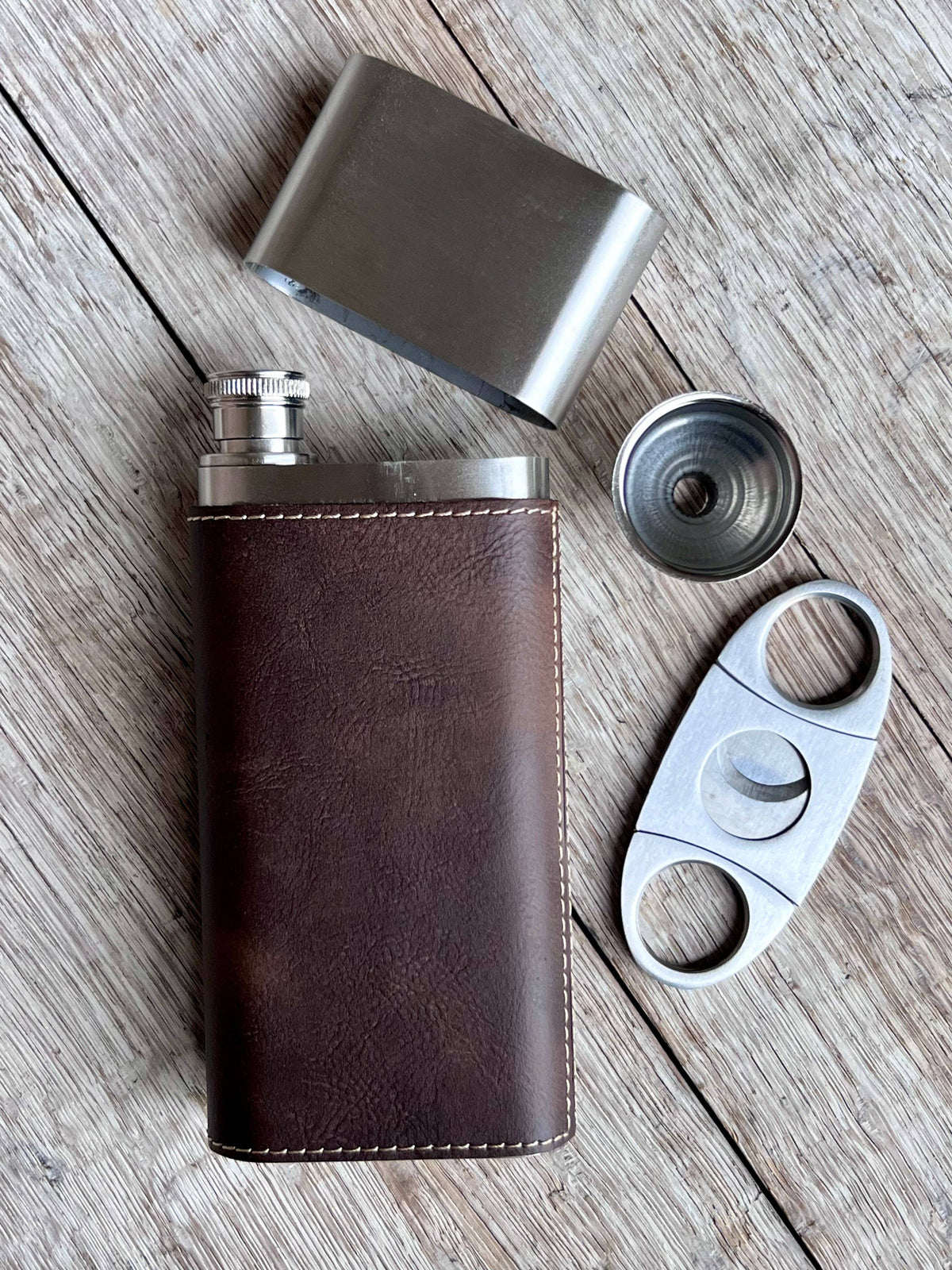 Laserable Leatherette Cigar Case w/Flask: BLACK (engraves gold)