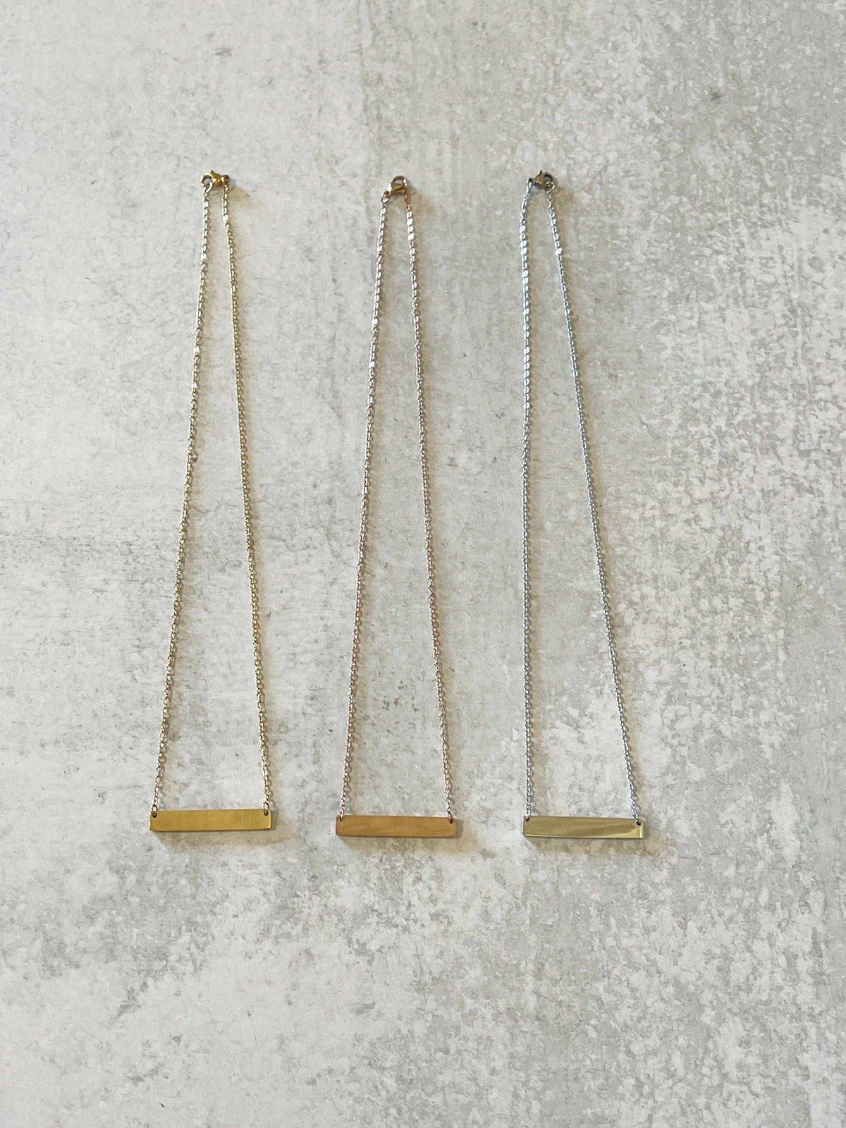 Engravable Horizontal Bar Necklace: Gold